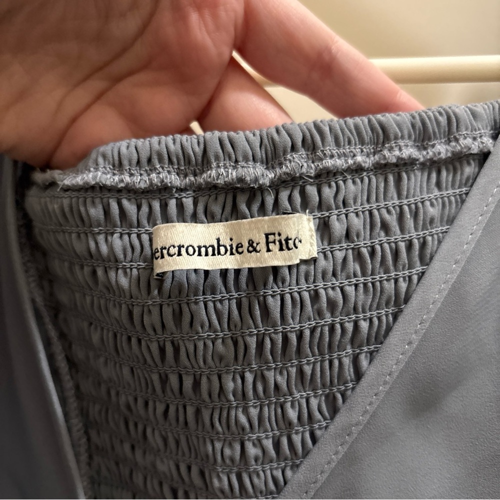 Abercrombie & Fitch Gray ruched Front Long Sleeve Top Size Small Elegant Chic - Picture 3 of 5
